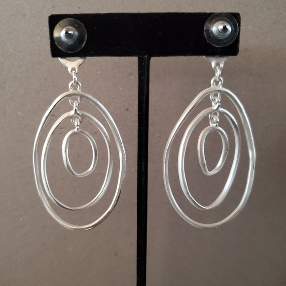 ❌️SOLD❌️ Large multi hoop earrings - Picture 3 of 4